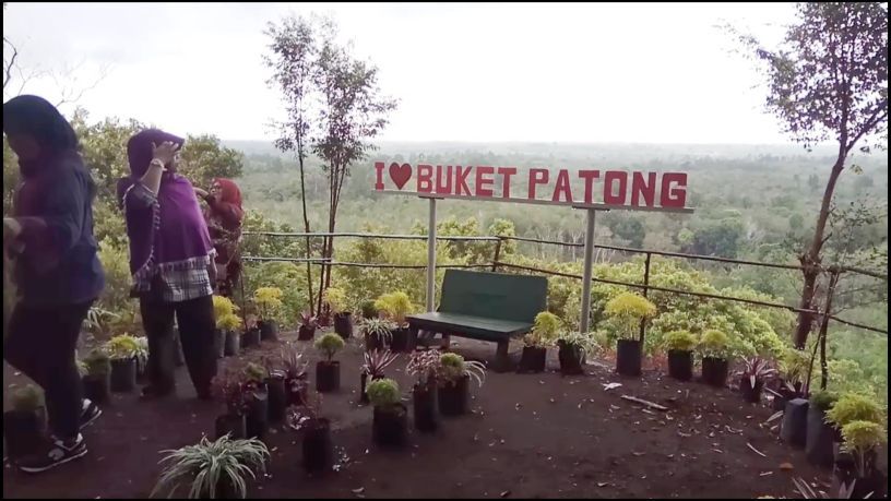 Wisata Buket Patong via Khairulkzo.wordpresscom, 1. Pantai Telunas, 2. Pantai Pongkar, 3. Pantai Pelawan, 4. Pantai Gading, 5. Pantai Batu Limau, 6. Coastal Area Tanjung Balai Karimun, 7. Makam Sibadang, 8. Masjid Agung Karimun, 9. Gunung Jantan, 10. Air Terjun Pongkar, 11. Pantai Ketam, 12. Kolam Renang Tamara, 13. Pantai Tanjung Ambat, 14. Pantai Lubuk, 15. Pantai Timun, 16. Wisata Buket Patong, 17. Pantai Pasir Putih Tulang, 18. Pantai Berangan, 19. Pantai Sawang