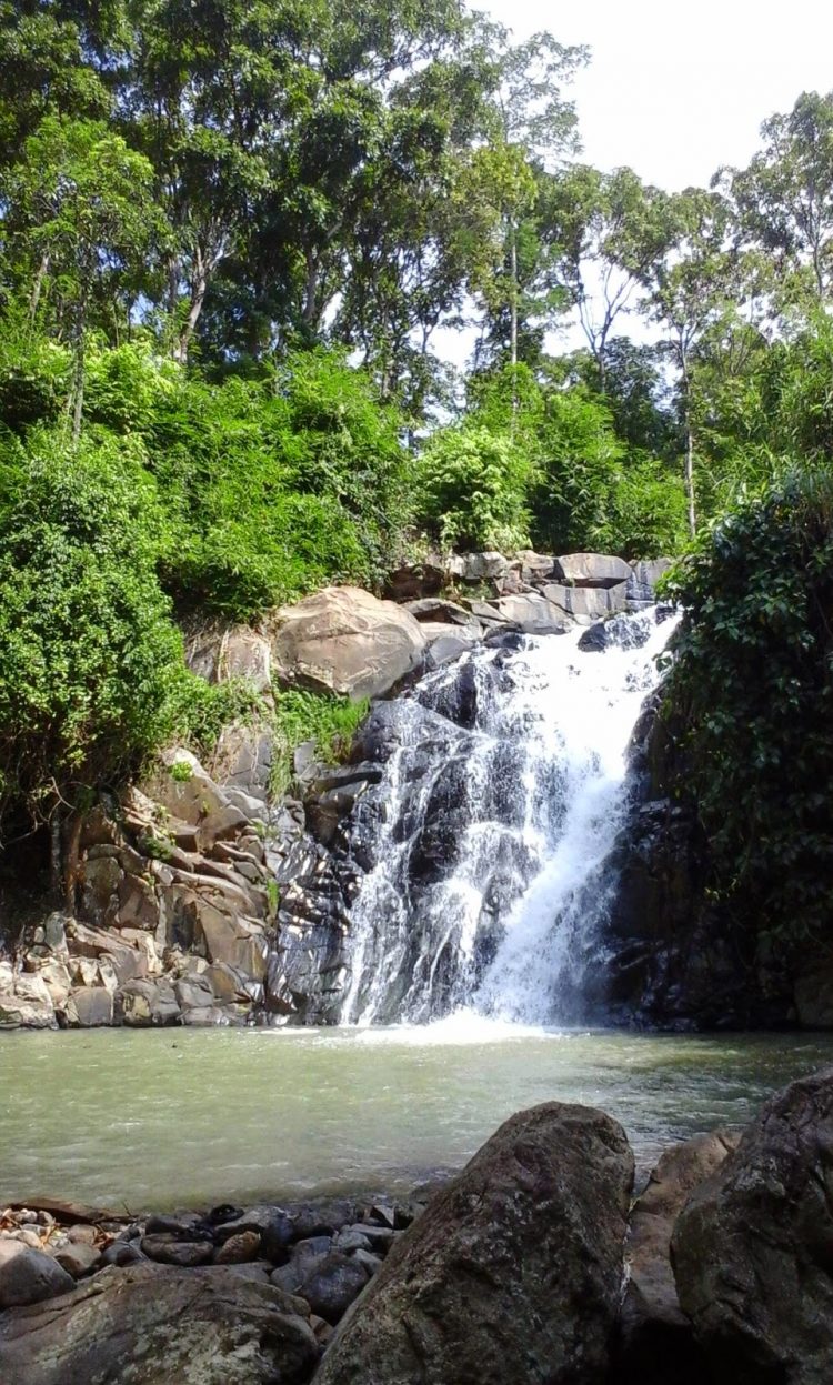 Air Terjun Seng - Tempat Wisata Di Tanjung Jabung Barat, 1. Taman Wisata Lestari Indah, 2. Pantai Pangkal Babu, 3. Waterfront City, 4. Tungkal Ancol Beach, 5. Danau Hijau, 6. Bukit Senyum, 7. Kolam Renang Alam Asri, 8. Air Terjun 12 Tingkat Sungai Lengginai, 9. Air Terjun Calista Irawan, 10. Air Terjun Taman Raja, 11. Air Terjun Lingkis, 12. Air Terjun Bukit Pinang Bawah, 13. Jembatan WFC Kuala Tungkal, 14. Masjid Besar Suryah Khairudin, 15. Taman Nasional Bukit 30, 16. Air Terjun Seng, 17. Hutan Mangrove, 18. Wisata Umo Cinto , 19. Pematang Genting