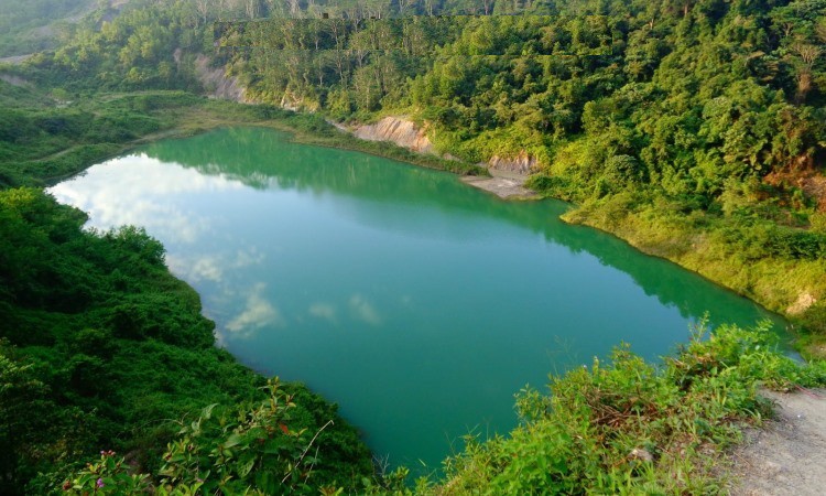 Danau Hijau, 1. Taman Wisata Lestari Indah, 2. Pantai Pangkal Babu, 3. Waterfront City, 4. Tungkal Ancol Beach, 5. Danau Hijau, 6. Bukit Senyum, 7. Kolam Renang Alam Asri, 8. Air Terjun 12 Tingkat Sungai Lengginai, 9. Air Terjun Calista Irawan, 10. Air Terjun Taman Raja, 11. Air Terjun Lingkis, 12. Air Terjun Bukit Pinang Bawah, 13. Jembatan WFC Kuala Tungkal, 14. Masjid Besar Suryah Khairudin, 15. Taman Nasional Bukit 30, 16. Air Terjun Seng, 17. Hutan Mangrove, 18. Wisata Umo Cinto , 19. Pematang Genting