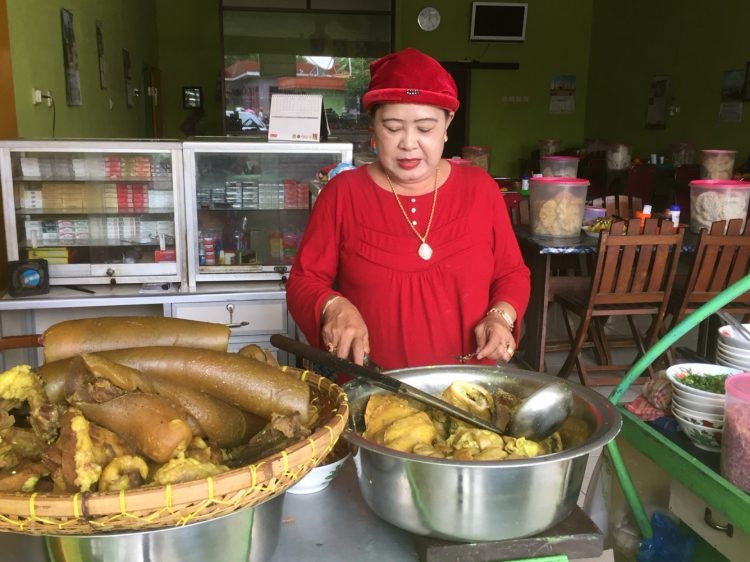EMPAL GENTONG H MANG MUK, 1. Pesona Laut Pantura, 2. Rumah Mertua Indramayu, 3. RM Taman Selera, 4. Ikan Bakar Resto Mina Ayu, 5. Panorama Restaurant, 6. RM Saung Song, 7. RM HJ Nuryami, 8. Ikan Bakar Perdut, 9. Sambel Layah Indramayu, 10. Bebek Keraton, 11. RM Sekar Wangi, 12. Resto Empal Gentong Bang Mamat, 13. Ayam Penyet Khas Surabaya Indramayu, 14. RM Indorasa, 15. Seafood El Shaddai, 16. Sambel Lada, 17. Mango Junction, 18. Dapur Bunda, 19. EMPAL GENTONG H MANG MUK, 20. RUMAH MAKAN CIMANUK, 21. RUMAH MAKAN IBU SEHA