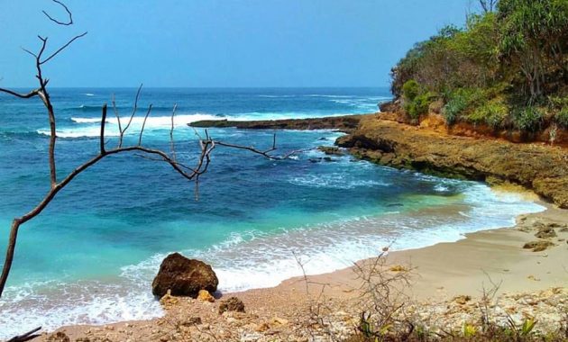 Karang Pandan Beach via Cilacapid.wordpresscom, 1. Pantai Jetis, 2. Pantai Widarapayung, 3. Pantai Teluk Penyu, 4. Pantai Logending, 5. Pantai Permisan, 6. Pantai Kali Kencana, 7. Pantai Kamulyan, 8. Karang Pandan Beach, 9. Pantai Kalipat, 10. Sodong Beach, 11. Pantai Srandil, 12. Pantai Ketapang Indah, 13. Pantai Singkil Karang Pakis, 14. Pantai Kemiren