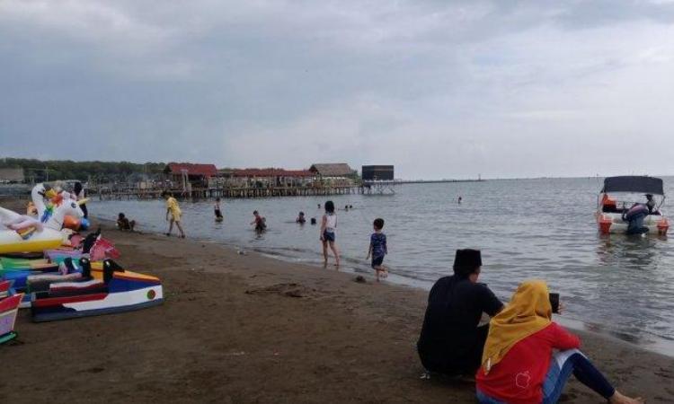 Pantai Citemu via Tribunnews, 1. Pantai Pasir Putih Losari, 2. Pulau Biawak, 3. Pantai Baro Gebang, 4. Pantai Glayem, 5. Pantai Balongan, 6. Pantai Kejawanan, 7. Mangrove Kasih Sayang, 8. Pasir Putih Pangandaran, 9. TPI Bondet, 10. Pantai Mundu, 11. Pantai Tirtamaya, 12. Pantai Bandengan, 13. Pantai Citemu, 14. Cirebon Waterland, 15. Pantai Waruduwur, 16. Pantai Trungtum Tanjung Pura, 17. Pantai Cibugel, 18. Pantai Eretan Wetan, 19. Pantai PLTU Sumur Adem, 20. Pantai Lestari Karangsong