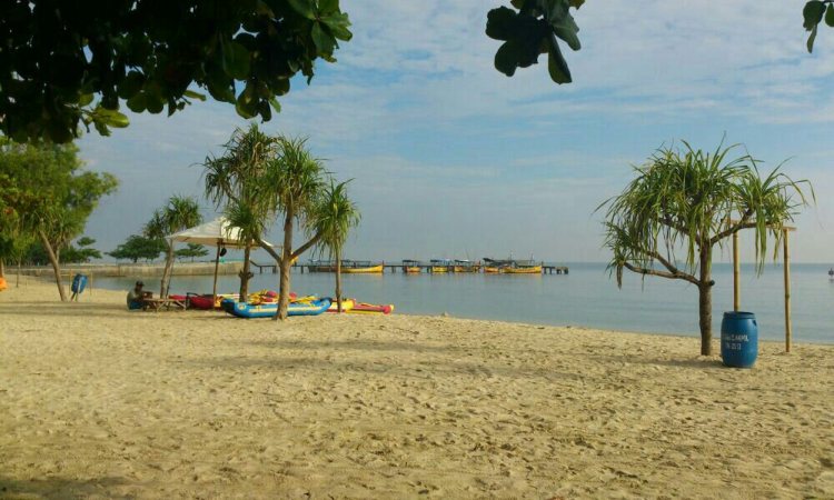 Pantai Bandengan via Limakaki, 1. Pantai Pasir Putih Losari, 2. Pulau Biawak, 3. Pantai Baro Gebang, 4. Pantai Glayem, 5. Pantai Balongan, 6. Pantai Kejawanan, 7. Mangrove Kasih Sayang, 8. Pasir Putih Pangandaran, 9. TPI Bondet, 10. Pantai Mundu, 11. Pantai Tirtamaya, 12. Pantai Bandengan, 13. Pantai Citemu, 14. Cirebon Waterland, 15. Pantai Waruduwur, 16. Pantai Trungtum Tanjung Pura, 17. Pantai Cibugel, 18. Pantai Eretan Wetan, 19. Pantai PLTU Sumur Adem, 20. Pantai Lestari Karangsong