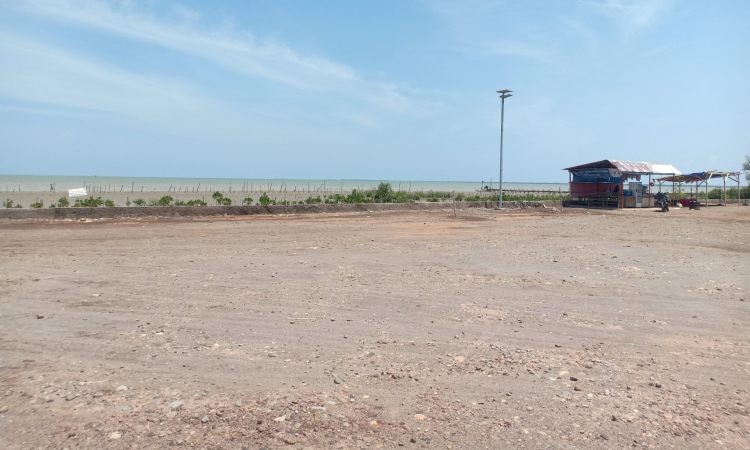 Pantai Baro Gebang via Idebebas, 1. Pantai Pasir Putih Losari, 2. Pulau Biawak, 3. Pantai Baro Gebang, 4. Pantai Glayem, 5. Pantai Balongan, 6. Pantai Kejawanan, 7. Mangrove Kasih Sayang, 8. Pasir Putih Pangandaran, 9. TPI Bondet, 10. Pantai Mundu, 11. Pantai Tirtamaya, 12. Pantai Bandengan, 13. Pantai Citemu, 14. Cirebon Waterland, 15. Pantai Waruduwur, 16. Pantai Trungtum Tanjung Pura, 17. Pantai Cibugel, 18. Pantai Eretan Wetan, 19. Pantai PLTU Sumur Adem, 20. Pantai Lestari Karangsong