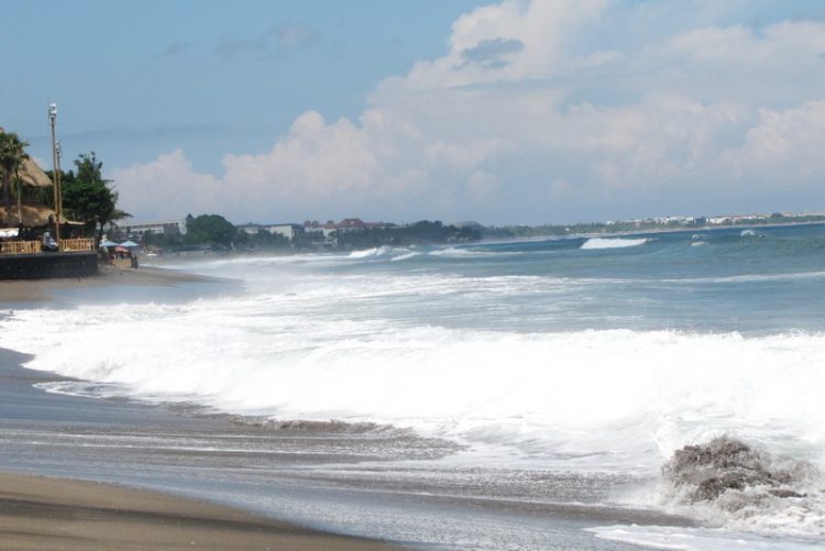 Pantai Berawa, 1. Pantai Nelayan, 2. Pantai Pererenan, 3. Pantai Canggu, 4. Echo Beach atau Pantai Batu Mijan, 5. Pantai Berawa, 6. Pantai Batu Bolong, 7. Pantai Seseh, 8. Pantai Mengening, 9. Pantai Bingin
