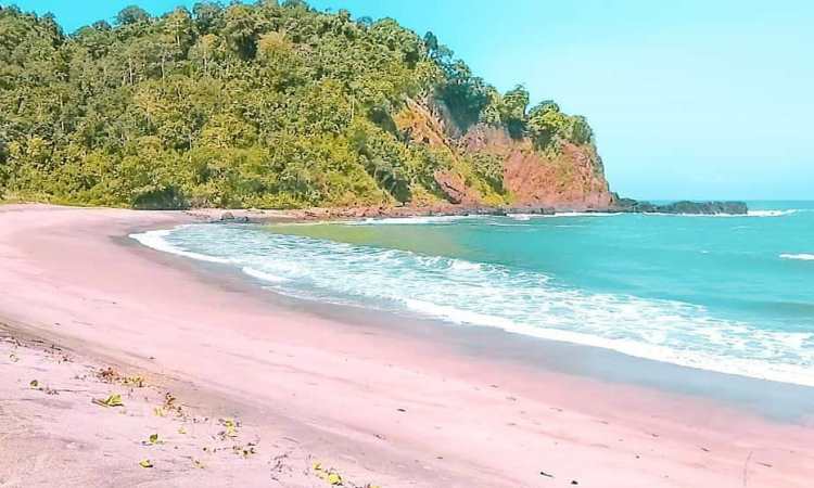 Pantai Kali Kencana via FB Cilacapzone.id, 1. Pantai Jetis, 2. Pantai Widarapayung, 3. Pantai Teluk Penyu, 4. Pantai Logending, 5. Pantai Permisan, 6. Pantai Kali Kencana, 7. Pantai Kamulyan, 8. Karang Pandan Beach, 9. Pantai Kalipat, 10. Sodong Beach, 11. Pantai Srandil, 12. Pantai Ketapang Indah, 13. Pantai Singkil Karang Pakis, 14. Pantai Kemiren