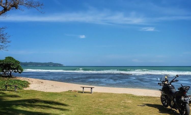 Pantai Karapyak via Pikiran Rakyat, 1. Pantai Pananjung, 2. Pantai Lembah Putri, 3. Pantai Pangandaran, 4. Pantai Karang Nini, 5. Pantai Batu Hiu, 6. Pantai Karapyak, 7. Pantai Cijayana, 8. Pantai Citepus, 9. Pantai Sayangheulang, 10. Pantai Tirtamaya, 11. Pantai Santolo, 12. Pantai Pelabuhan Ratu, 13. Pantai Pondok Bali, 14. Pantai Ujung Genteng, 15. Pantai Cicalobak, 16. Pantai Pasir Putih, 17. Pantai Cirewang, 18. Pantai Patimban, 19. Pantai Karang Hawu, 20. Pantai Rancabuaya, 21. Pantai Batukaras, 22. Pantai Cijeruk, 23. Pantai Madasari, 24. Pantai Karang Tawulan, 25. Pantai Sindangkerta