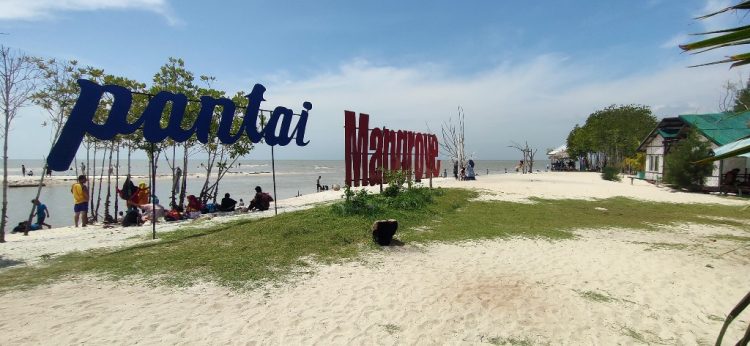 Pantai Mangrove Perbaungan, 1. Pantai Romantis, 2. Pantai Pondok Permai, 3. Pantai Mutiara Indah, 4. Pantai Klang, 5. Pantai Cermin, 6. Wisata Pinggir Laut, Kampoeng Nipah, 7. Pantai Gudang Garam, 8. Pantai Sri Mersing, 9. Pantai Sentang, 10. Pantai Kuala Putri, 11. Pantai Cemara Kembar, 12. Pantai Bali Lestari, 13. Pantai Mangrove