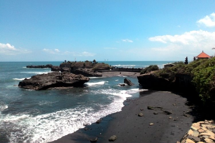 Pantai Mengening, 1. Tanah Lot, 2. Pura Uluwatu, 3. Pantai Kuta, 4. Pantai Melasti Ungasan, 5. Finns Beach Club, 6. Kelingking Beach, 7. Rock Bar Bali, 8. Dreamland Beach, 9. Pantai Petitenget, 10. Pantai Batu Belig, 11. Echo Beach Canggu, 12. Pantai Balangan, 13. Pantai Mengening, 14. Double Six Beach Seminyak, 15. Honeymoon Beach