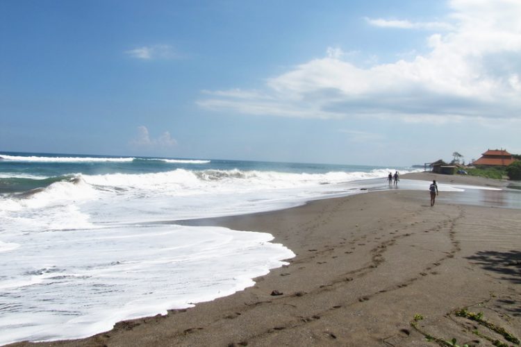 Pantai Nelayan, 1. Pantai Nelayan, 2. Pantai Pererenan, 3. Pantai Canggu, 4. Echo Beach atau Pantai Batu Mijan, 5. Pantai Berawa, 6. Pantai Batu Bolong, 7. Pantai Seseh, 8. Pantai Mengening, 9. Pantai Bingin