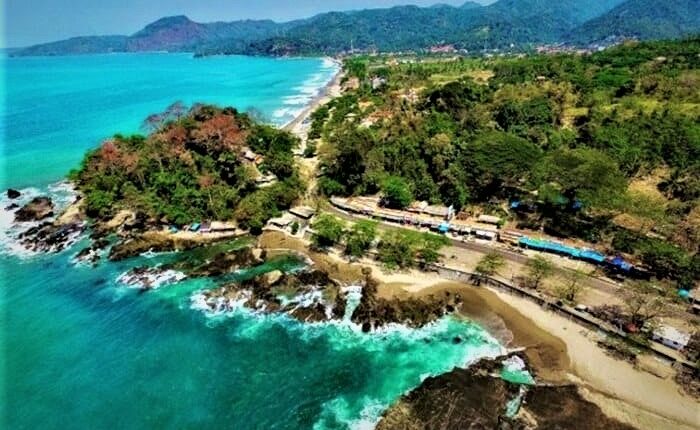Pantai Pelabuhan Ratu, 1. Pantai Pananjung, 2. Pantai Lembah Putri, 3. Pantai Pangandaran, 4. Pantai Karang Nini, 5. Pantai Batu Hiu, 6. Pantai Karapyak, 7. Pantai Cijayana, 8. Pantai Citepus, 9. Pantai Sayangheulang, 10. Pantai Tirtamaya, 11. Pantai Santolo, 12. Pantai Pelabuhan Ratu, 13. Pantai Pondok Bali, 14. Pantai Ujung Genteng, 15. Pantai Cicalobak, 16. Pantai Pasir Putih, 17. Pantai Cirewang, 18. Pantai Patimban, 19. Pantai Karang Hawu, 20. Pantai Rancabuaya, 21. Pantai Batukaras, 22. Pantai Cijeruk, 23. Pantai Madasari, 24. Pantai Karang Tawulan, 25. Pantai Sindangkerta