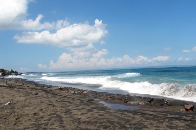 Pantai Pererenan, 1. Pantai Nelayan, 2. Pantai Pererenan, 3. Pantai Canggu, 4. Echo Beach atau Pantai Batu Mijan, 5. Pantai Berawa, 6. Pantai Batu Bolong, 7. Pantai Seseh, 8. Pantai Mengening, 9. Pantai Bingin