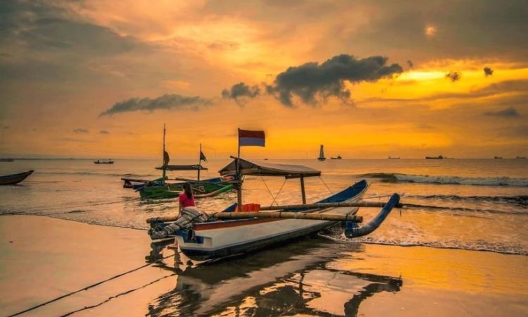 Pantai Teluk Penyu via IG @nyo_item, 1. Pantai Jetis, 2. Pantai Widarapayung, 3. Pantai Teluk Penyu, 4. Pantai Logending, 5. Pantai Permisan, 6. Pantai Kali Kencana, 7. Pantai Kamulyan, 8. Karang Pandan Beach, 9. Pantai Kalipat, 10. Sodong Beach, 11. Pantai Srandil, 12. Pantai Ketapang Indah, 13. Pantai Singkil Karang Pakis, 14. Pantai Kemiren