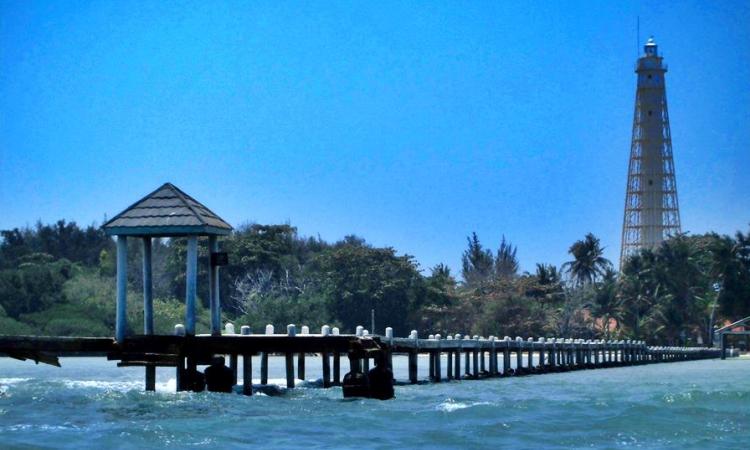 Pulau Biawak via infocirebon, 1. Pantai Pasir Putih Losari, 2. Pulau Biawak, 3. Pantai Baro Gebang, 4. Pantai Glayem, 5. Pantai Balongan, 6. Pantai Kejawanan, 7. Mangrove Kasih Sayang, 8. Pasir Putih Pangandaran, 9. TPI Bondet, 10. Pantai Mundu, 11. Pantai Tirtamaya, 12. Pantai Bandengan, 13. Pantai Citemu, 14. Cirebon Waterland, 15. Pantai Waruduwur, 16. Pantai Trungtum Tanjung Pura, 17. Pantai Cibugel, 18. Pantai Eretan Wetan, 19. Pantai PLTU Sumur Adem, 20. Pantai Lestari Karangsong