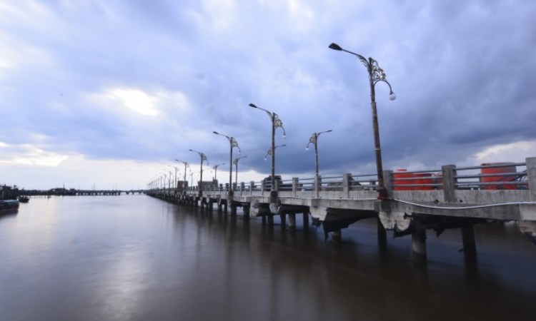 Waterfront City via Jambiupdate, 1. Taman Wisata Lestari Indah, 2. Pantai Pangkal Babu, 3. Waterfront City, 4. Tungkal Ancol Beach, 5. Danau Hijau, 6. Bukit Senyum, 7. Kolam Renang Alam Asri, 8. Air Terjun 12 Tingkat Sungai Lengginai, 9. Air Terjun Calista Irawan, 10. Air Terjun Taman Raja, 11. Air Terjun Lingkis, 12. Air Terjun Bukit Pinang Bawah, 13. Jembatan WFC Kuala Tungkal, 14. Masjid Besar Suryah Khairudin, 15. Taman Nasional Bukit 30, 16. Air Terjun Seng, 17. Hutan Mangrove, 18. Wisata Umo Cinto , 19. Pematang Genting