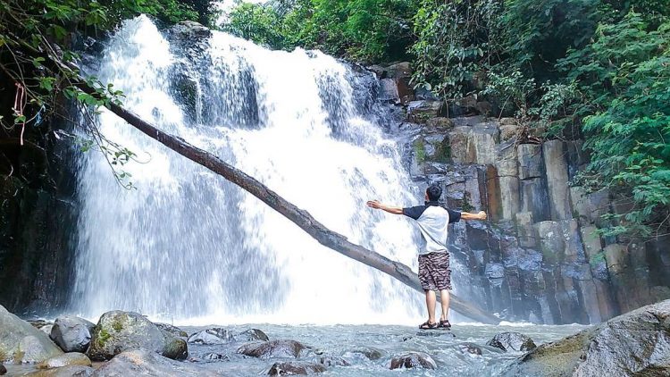 Air Terjun Bakoman via IG @ahi_zadli, 1. Air Terjun Talang Ogan, 2. Air Terjun Putri Malu, 3. Air Terjun Ciupang, 4. Air Terjun Batu Putu, 5. Air Terjun Way Tayas, 6. Air Terjun Way Lalaan, 7. Air Terjun Lembah Pelangi, 8. Air Terjun Batu Lapis, 9. Air Terjun Tujuh Marga Jaya, 10. Air Terjun Tujuh Tingkat, 11. Air Terjun Gangsa, 12. Air Terjun Rejosari, 13. Air Terjun Sinar Tiga, 14. Air Terjun Lestari, 15. Air Terjun Bakoman, 16. Air Terjun Tanah Longsor, 17. Air Terjun Penantian, 18. Air Terjun Talang Kenyanguan, 19. Air Terjun Kota Batu