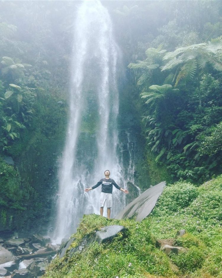 Curug Cadas Ngampar via IG @rndhigalramadhan, 1. Curug Leuwi Hejo, 2. Curug Cilember, 3. Curug Cipamingkis, 4. Curug Nangka, 5. Curug Ciherang, 6. Curug Bidadari, 7. Curug Ngumpet, 8. Curug Pangeran, 9. Curug Cibeureum, 10. Curug Cibulao, 11. Curug Cikuluwung, 12. Curug Seribu, 13. Curug Putri Kencana, 14. Curug Ciputri, 15. Curug Hordeng, 16. Curug Cigamea, 17. Curug Panjang, 18. Curug Pengantin Cadas Ngampar, 19. Curug Naga, 20. Curug Ciburial, 21. Curug Love, 22. Curug Cikaracak, 23. Curug Cibaliung, 24. Curug Leuwi Anteng, 25. Curug Rahong, 26. Curug Leuwi Lieuk, 27. Curug Balong Endah, 28. Curug Jaksa, 29. Curug Daun, 30. Curug Luhur, 31. Curug Cibadak, 32. Curug Barong