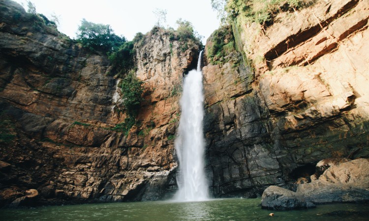 Curug Cimarinjung via Kumparan, 1. Curug Sentral, 2. Curug Cibeureum, 3. Curug Cirajeg, 4. Curug Cikaso, 5. Curug Cikaret, 6. Curug Cigangsa, 7. Curug Puncak Jeruk, 8. Curug Puncak Manik, 9. Curug Sawer, 10. Curug Tengah, 11. Curug Sodong, 12. Curug Awang, 13. Curug Cimarinjung, 14. Curug Bibijilan, 15. Curug Pareang, 16. Curug Cikanteh, 17. Curug Batu Tapak, 18. Curug Gentong