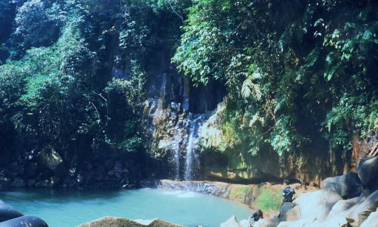 Curug Cikuluwung via Dianjuarsa, 1. Curug Cilember, 2. Curug Cipamingkis, 3. Curug Love, 4. Curug Ngumpet, 5. Curug Ciherang, 6. Curug Ciputri, 7. Curug Putri Kencana, 8. Curug Bidadari, 9. Curug Cibulao, 10. Curug Seribu, 11. Curug Hordeng, 12. Curug Cikuluwung, 13. Curug Leuwi Lieuk, 14. Curug Panjang, 15. Curug Naga, 16. Curug Cikaracak, 17. Curug Leuwi Cibaliung, 18. Curug Barong, 19. Curug Cigamea, 20. Curug Balong Endah, 21. Curug Luhur, 22. Curug Kiara
