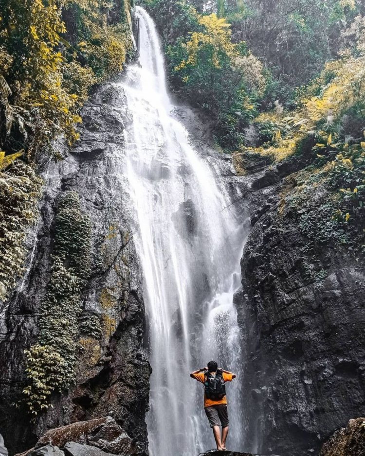 Curug Cikaracak via IG @abhyan_92, 1. Curug Cilember, 2. Curug Cipamingkis, 3. Curug Love, 4. Curug Ngumpet, 5. Curug Ciherang, 6. Curug Ciputri, 7. Curug Putri Kencana, 8. Curug Bidadari, 9. Curug Cibulao, 10. Curug Seribu, 11. Curug Hordeng, 12. Curug Cikuluwung, 13. Curug Leuwi Lieuk, 14. Curug Panjang, 15. Curug Naga, 16. Curug Cikaracak, 17. Curug Leuwi Cibaliung, 18. Curug Barong, 19. Curug Cigamea, 20. Curug Balong Endah, 21. Curug Luhur, 22. Curug Kiara