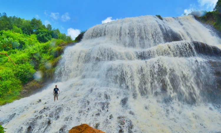 Curug Cirajeg, 1. Curug Sentral, 2. Curug Cibeureum, 3. Curug Cirajeg, 4. Curug Cikaso, 5. Curug Cikaret, 6. Curug Cigangsa, 7. Curug Puncak Jeruk, 8. Curug Puncak Manik, 9. Curug Sawer, 10. Curug Tengah, 11. Curug Sodong, 12. Curug Awang, 13. Curug Cimarinjung, 14. Curug Bibijilan, 15. Curug Pareang, 16. Curug Cikanteh, 17. Curug Batu Tapak, 18. Curug Gentong