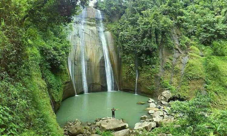 Curug Dengdeng via Metropuncaknews, 1. Curug Cisampay, 2. Curug Aki Toto, 3. Curug Walanda, 4. Curug Kemang, 5. Curug Ngebul, 6. Curug Dengdeng, 7. Curug Ciastana, 8. Curug Cijampang, 9. Curug Kubang, 10. Curug Cibule, 11. Curug Dadali, 12. Curug Siuh, 13. Curug Citambur, 14. Curug Ciismun, 15. Curug Cibeureum, 16. Curug Cikondang, 17. Curug Cibogo, 18. Curug Pancur Desa Kemang