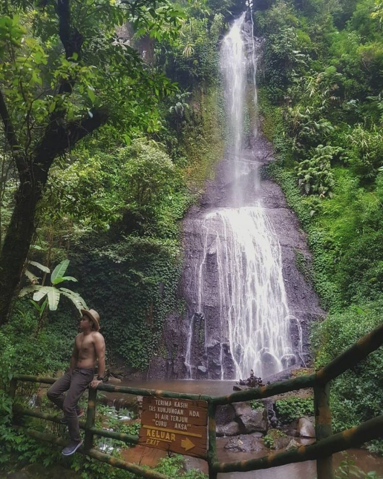 Curug Jaksa via IG @saypoel25, 1. Curug Leuwi Hejo, 2. Curug Cilember, 3. Curug Cipamingkis, 4. Curug Nangka, 5. Curug Ciherang, 6. Curug Bidadari, 7. Curug Ngumpet, 8. Curug Pangeran, 9. Curug Cibeureum, 10. Curug Cibulao, 11. Curug Cikuluwung, 12. Curug Seribu, 13. Curug Putri Kencana, 14. Curug Ciputri, 15. Curug Hordeng, 16. Curug Cigamea, 17. Curug Panjang, 18. Curug Pengantin Cadas Ngampar, 19. Curug Naga, 20. Curug Ciburial, 21. Curug Love, 22. Curug Cikaracak, 23. Curug Cibaliung, 24. Curug Leuwi Anteng, 25. Curug Rahong, 26. Curug Leuwi Lieuk, 27. Curug Balong Endah, 28. Curug Jaksa, 29. Curug Daun, 30. Curug Luhur, 31. Curug Cibadak, 32. Curug Barong