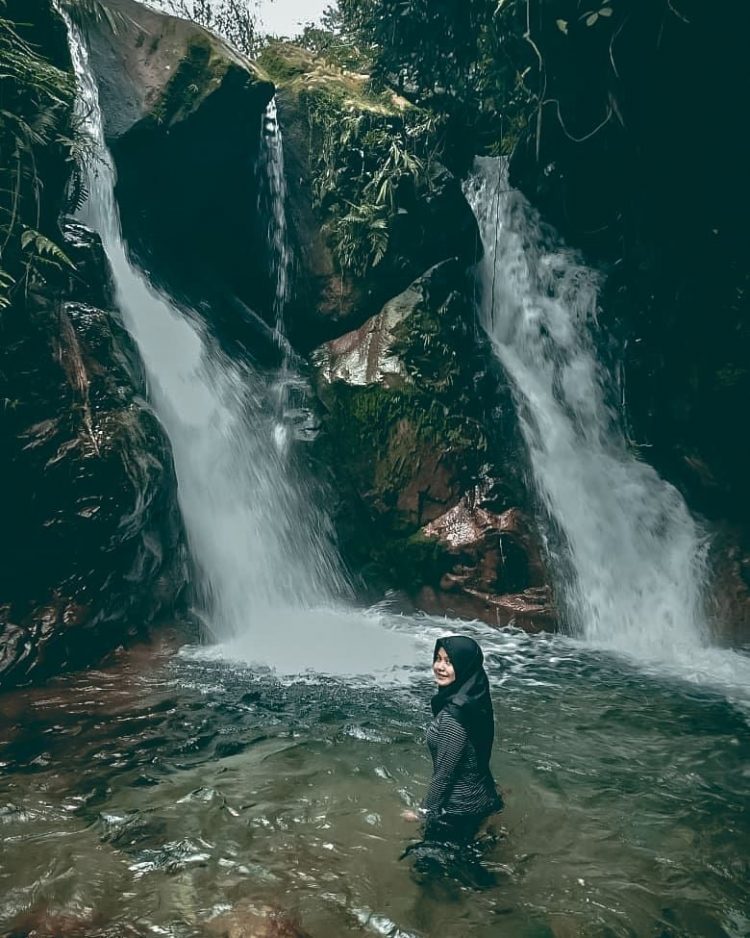 Curug Kembar via IG @emimaryanii_, 1. Curug Leuwi Hejo, 2. Curug Leuwi Lieuk, 3. Curug Leuwi Cepet, 4. Curug Cibaliung, 5. Curug Bojong Koneng, 6. Curug Kalimata, 7. Curug Bidadari Sentul, 8. Curug Barong, 9. Curug Ciburial, 10. Curug Kencana, 11. Curug Kembar, 12. Curug Cikuluwung, 13. Curug Hordeng, 14. Curug Zigzag, 15. Curug Nangka, 16. Curug Love, 18. Curug Goa Lumut, 19. Curug Batu Gede, 20. Curug Balong Endah, 21. Curug Cipeuteuy, 22. Curug Cariu, 23. Curug Ciherang, 24. Curug Cipamingkis