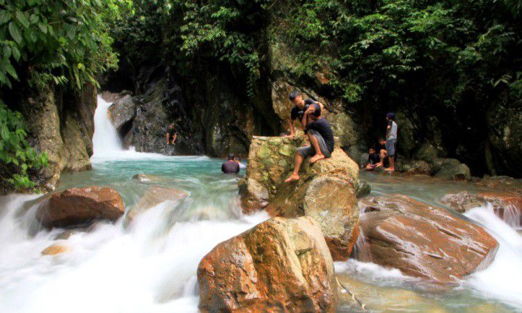 Curug Leuwi Cepet, 1. Curug Leuwi Hejo, 2. Curug Leuwi Lieuk, 3. Curug Leuwi Cepet, 4. Curug Cibaliung, 5. Curug Bojong Koneng, 6. Curug Kalimata, 7. Curug Bidadari Sentul, 8. Curug Barong, 9. Curug Ciburial, 10. Curug Kencana, 11. Curug Kembar, 12. Curug Cikuluwung, 13. Curug Hordeng, 14. Curug Zigzag, 15. Curug Nangka, 16. Curug Love, 18. Curug Goa Lumut, 19. Curug Batu Gede, 20. Curug Balong Endah, 21. Curug Cipeuteuy, 22. Curug Cariu, 23. Curug Ciherang, 24. Curug Cipamingkis