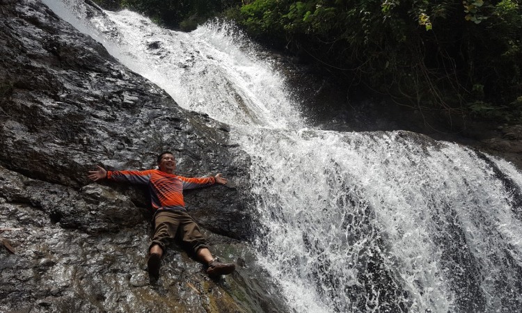 Curug Pancur Desa Kemang via Arocki, 1. Curug Cisampay, 2. Curug Aki Toto, 3. Curug Walanda, 4. Curug Kemang, 5. Curug Ngebul, 6. Curug Dengdeng, 7. Curug Ciastana, 8. Curug Cijampang, 9. Curug Kubang, 10. Curug Cibule, 11. Curug Dadali, 12. Curug Siuh, 13. Curug Citambur, 14. Curug Ciismun, 15. Curug Cibeureum, 16. Curug Cikondang, 17. Curug Cibogo, 18. Curug Pancur Desa Kemang