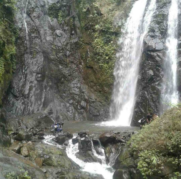 Curug Pengantin via IG @Aldikadut22, 1. Curug Cigentis, 2. Curug Bandung, 3. Curug Cilalay, 4. Curug Cikarapyak, 5. Curug Pengantin, 6. Curug Cipanundaan, 7. Green Canyon Loji, 8. Curug Peuteuy, 9. Curug Cikoleangkak, 10. Green Canyon mini di Curug Ciomas