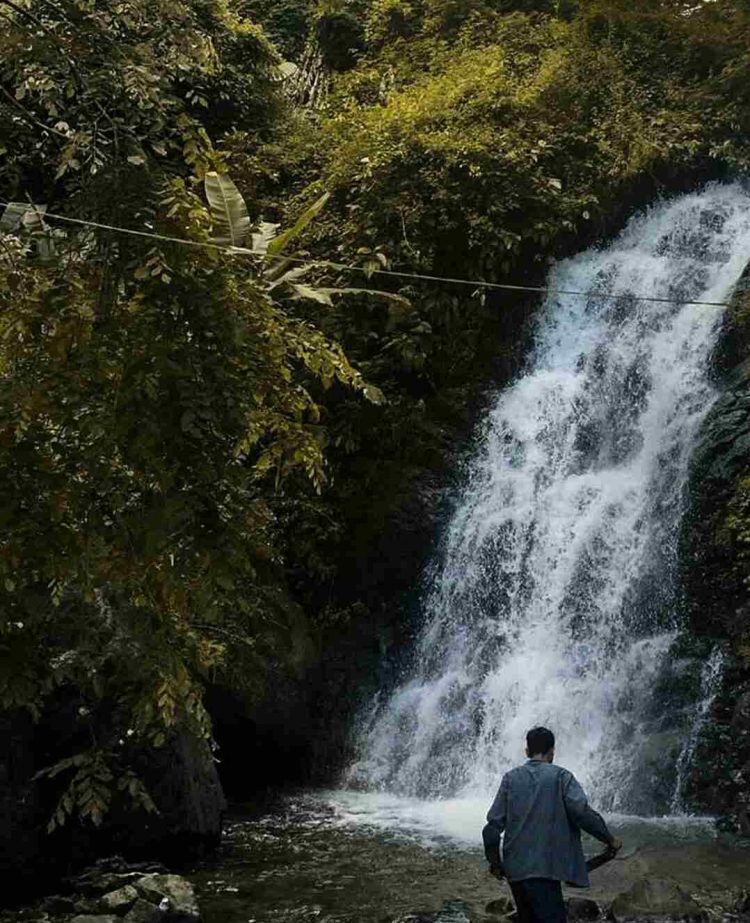 Curug Peuteuy via IG @Idharshidiq, 1. Curug Cigentis, 2. Curug Bandung, 3. Curug Cilalay, 4. Curug Cikarapyak, 5. Curug Pengantin, 6. Curug Cipanundaan, 7. Green Canyon Loji, 8. Curug Peuteuy, 9. Curug Cikoleangkak, 10. Green Canyon mini di Curug Ciomas