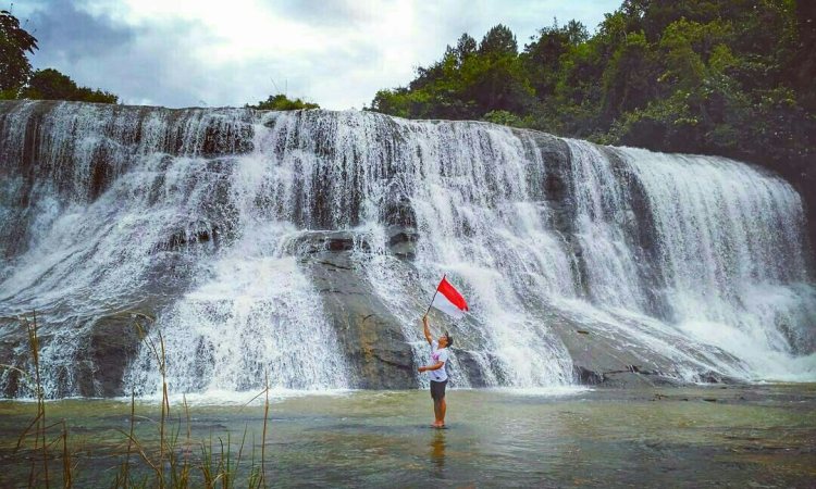 Curug Puncak Jeruk, 1. Curug Sentral, 2. Curug Cibeureum, 3. Curug Cirajeg, 4. Curug Cikaso, 5. Curug Cikaret, 6. Curug Cigangsa, 7. Curug Puncak Jeruk, 8. Curug Puncak Manik, 9. Curug Sawer, 10. Curug Tengah, 11. Curug Sodong, 12. Curug Awang, 13. Curug Cimarinjung, 14. Curug Bibijilan, 15. Curug Pareang, 16. Curug Cikanteh, 17. Curug Batu Tapak, 18. Curug Gentong