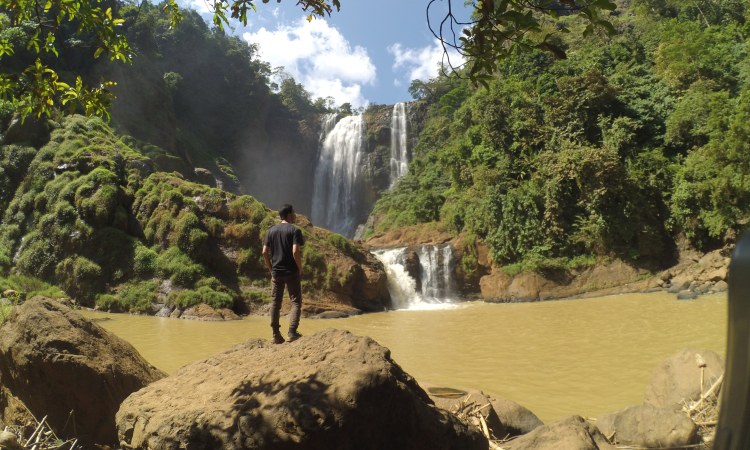 Curug-Puncak-Manik-via-Ridwanderful.jpg, 1. Curug Sentral, 2. Curug Cibeureum, 3. Curug Cirajeg, 4. Curug Cikaso, 5. Curug Cikaret, 6. Curug Cigangsa, 7. Curug Puncak Jeruk, 8. Curug Puncak Manik, 9. Curug Sawer, 10. Curug Tengah, 11. Curug Sodong, 12. Curug Awang, 13. Curug Cimarinjung, 14. Curug Bibijilan, 15. Curug Pareang, 16. Curug Cikanteh, 17. Curug Batu Tapak, 18. Curug Gentong