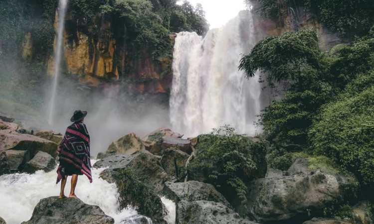 Curug Siuh, 1. Curug Cisampay, 2. Curug Aki Toto, 3. Curug Walanda, 4. Curug Kemang, 5. Curug Ngebul, 6. Curug Dengdeng, 7. Curug Ciastana, 8. Curug Cijampang, 9. Curug Kubang, 10. Curug Cibule, 11. Curug Dadali, 12. Curug Siuh, 13. Curug Citambur, 14. Curug Ciismun, 15. Curug Cibeureum, 16. Curug Cikondang, 17. Curug Cibogo, 18. Curug Pancur Desa Kemang