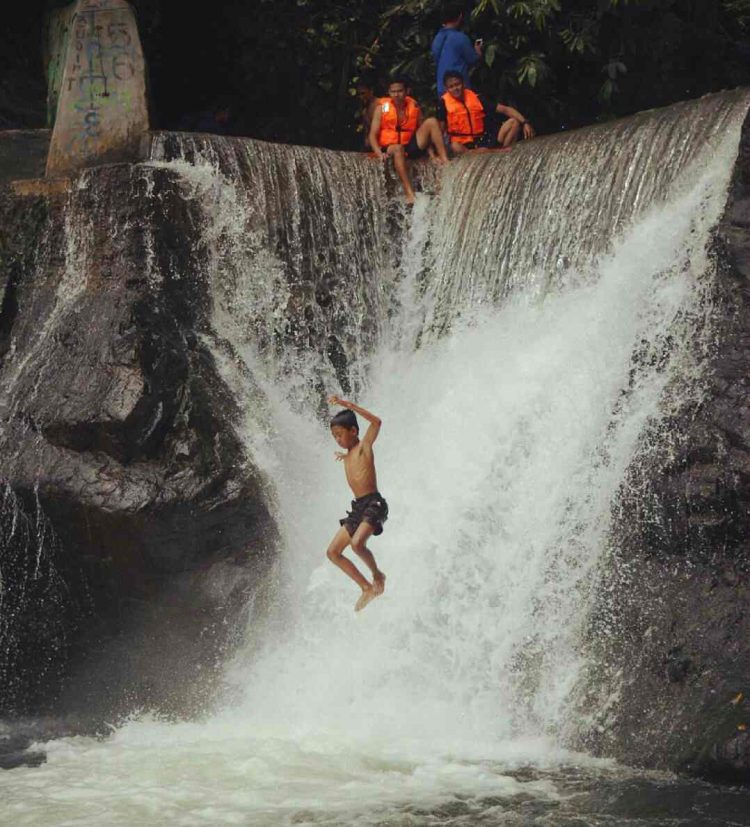 Green Canyon mini di Curug Ciomas via IG @Khoirul_wa, 1. Curug Leuwi Hejo, 2. Curug Leuwi Lieuk, 3. Curug Leuwi Cepet, 4. Curug Cibaliung, 5. Curug Bojong Koneng, 6. Curug Kalimata, 7. Curug Bidadari Sentul, 8. Curug Barong, 9. Curug Ciburial, 10. Curug Kencana, 11. Curug Kembar, 12. Curug Cikuluwung, 13. Curug Hordeng, 14. Curug Zigzag, 15. Curug Nangka, 16. Curug Love, 18. Curug Goa Lumut, 19. Curug Batu Gede, 20. Curug Balong Endah, 21. Curug Cipeuteuy, 22. Curug Cariu, 23. Curug Ciherang, 24. Curug Cipamingkis