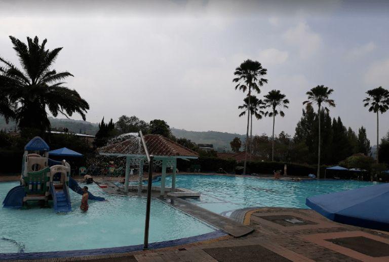 Kolam renang Kota Bunga, 1. Cianjur City Park, 2. TAMAN PRAWATASARI, 3. The Jhon’s Cianjur Aquatic Resort, 4. The Bagelen Son Cianjur, 5. Kolam Renang Tias Wisata Rancagoong, 6. Kolam Renang Bravo Camp Ground, 7. Kolam Renang Big Ben Waterpark, 8. Kolam Renang Bukit Kalimaya Indah, 9. Kolam Renang GOR Bayu Jangari, 10. Bris Waterpark, 11. Kolam Renang Panorama Jangari, 12. Kolam Renang Kota Bunga, 13. Kolam Renang The Queen, 14. Kolam Renang BCNY, 15. Kolam Renang Cirumput, 16. Kolam Renang Tirta Braja, 17. Cianjur Asri Water Park, 18. Kolam Renang DJ Family Cimuti, 19. Kolam Renang Elshafah