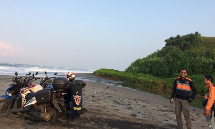 Pantai Cieurih via FB @Atuk46bc, 1. Pantai Apra, 2. Pantai Jayanti, 3. Pelabuhan Jayanti, 4. Pantai Cigebang, 5. Pantai Karang Potong  , 6. Pantai Sereg, 7. Pantai Ciwidig, 8. Pantai Agrabinta, 9. Pantai Cipanglay, 10. Pantai Batu Kukumbung, 11. Pantai Sarongge, 12. Pantai Cieurih, 13. Pantai Sindangbarang, 14. Pantai Lugina, 15. Ciujung Beach, 16. Pantai Rancabuaya, 17. Muara Cisela, 18. Pantai Maleber