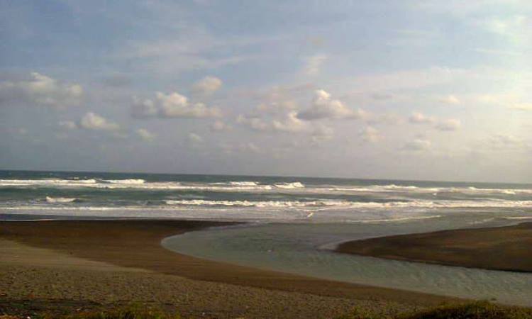 Pantai Cipanglay via FB Komunitaspedulicianjurselatan, 1. Pantai Apra, 2. Pantai Jayanti, 3. Pelabuhan Jayanti, 4. Pantai Cigebang, 5. Pantai Karang Potong  , 6. Pantai Sereg, 7. Pantai Ciwidig, 8. Pantai Agrabinta, 9. Pantai Cipanglay, 10. Pantai Batu Kukumbung, 11. Pantai Sarongge, 12. Pantai Cieurih, 13. Pantai Sindangbarang, 14. Pantai Lugina, 15. Ciujung Beach, 16. Pantai Rancabuaya, 17. Muara Cisela, 18. Pantai Maleber