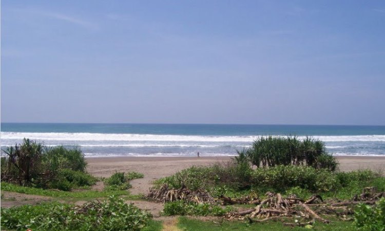 Pantai Agrabinta via Rendisaepulanwar.wordpresscom, 1. Pantai Apra, 2. Pantai Jayanti, 3. Pelabuhan Jayanti, 4. Pantai Cigebang, 5. Pantai Karang Potong  , 6. Pantai Sereg, 7. Pantai Ciwidig, 8. Pantai Agrabinta, 9. Pantai Cipanglay, 10. Pantai Batu Kukumbung, 11. Pantai Sarongge, 12. Pantai Cieurih, 13. Pantai Sindangbarang, 14. Pantai Lugina, 15. Ciujung Beach, 16. Pantai Rancabuaya, 17. Muara Cisela, 18. Pantai Maleber