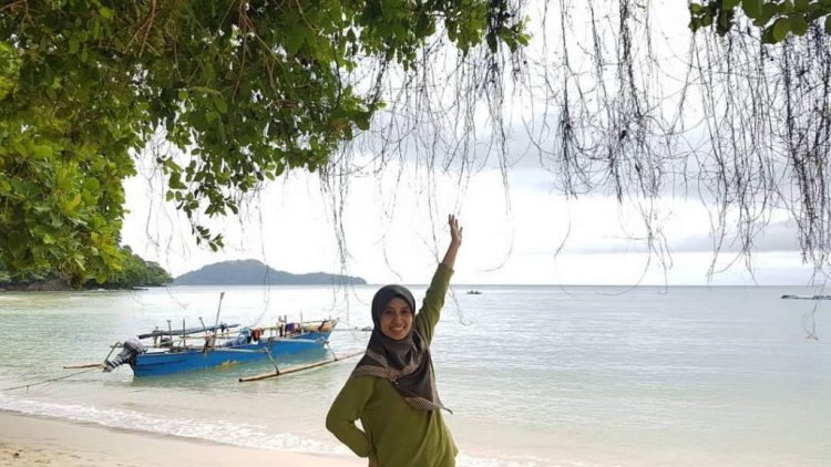 Pantai Dunu via IG @istinurwanti, 1. Pantai Mohupomba, 2. Pantai Pulau Diyonumo, 3. Pantai Pulau Cinta, 4. Pantai Langala, 5. Pantai Bolihutuo, 6. Pulau Saronde, 7. Pantai Kurenai, 8. Pantai Dunu, 9. Pantai Ratu Tenilo, 10. Pantai Mananggu, 11. Teluk Tomini, 12. Taman Laut Olele, 13. Pantai Botubarani, 14. Pantai Pasir Putih Leato, 14. Pantai Tangga 2000, 15. Pantai Indah Boalemo