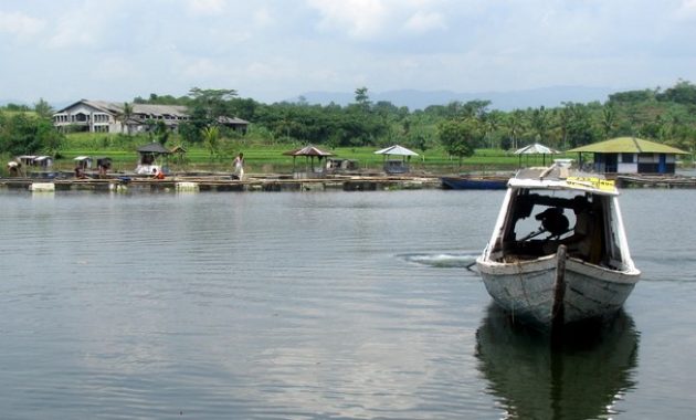 Pantai Maleber via Indonesiaindah, 1. Pantai Apra, 2. Pantai Jayanti, 3. Pelabuhan Jayanti, 4. Pantai Cigebang, 5. Pantai Karang Potong  , 6. Pantai Sereg, 7. Pantai Ciwidig, 8. Pantai Agrabinta, 9. Pantai Cipanglay, 10. Pantai Batu Kukumbung, 11. Pantai Sarongge, 12. Pantai Cieurih, 13. Pantai Sindangbarang, 14. Pantai Lugina, 15. Ciujung Beach, 16. Pantai Rancabuaya, 17. Muara Cisela, 18. Pantai Maleber