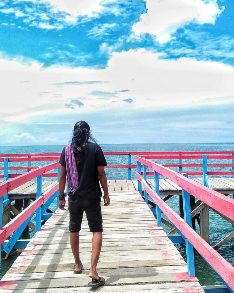 Pantai Mananggu via IG @fadli9316, 1. Pantai Mohupomba, 2. Pantai Pulau Diyonumo, 3. Pantai Pulau Cinta, 4. Pantai Langala, 5. Pantai Bolihutuo, 6. Pulau Saronde, 7. Pantai Kurenai, 8. Pantai Dunu, 9. Pantai Ratu Tenilo, 10. Pantai Mananggu, 11. Teluk Tomini, 12. Taman Laut Olele, 13. Pantai Botubarani, 14. Pantai Pasir Putih Leato, 14. Pantai Tangga 2000, 15. Pantai Indah Boalemo