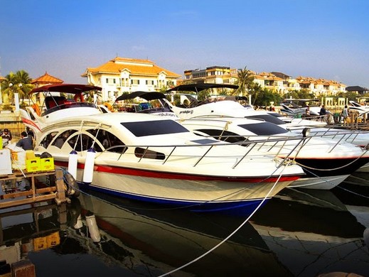 Pantai Marina Ancol, 1. Pantai Pulau Perak, 2. Pantai Cikaya, Pulau Karya, 3. Pantai Pasir Perawan, 4. Pantai Pulau Pramuka, 5. Pantai Pulau Tidung, 6. Pantai Karnaval Ancol, 7. Pantai Anyer, 8. Pantai Carita, 9. Pantai Tanjung Layar, 10. Pantai Marina Ancol, 11. Pantai Tanjung Lesung, 12. Pantai Tanjung Pasir, 13. Pantai Mekar, 14. Pantai Pulau Bidadari, 15. Pantai Lontar, 16. Pantai Marunda, 17. Pantai Sawarna, 18. Teluk Jakarta