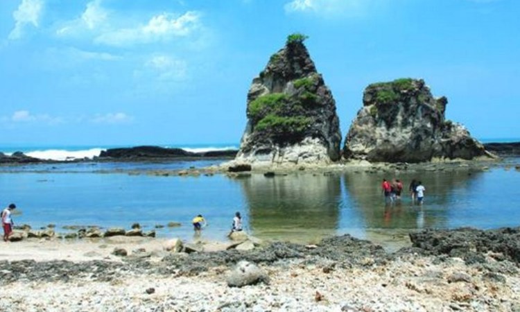 Pantai Mekar via Bandoeng, 1. Pantai Pulau Perak, 2. Pantai Cikaya, Pulau Karya, 3. Pantai Pasir Perawan, 4. Pantai Pulau Pramuka, 5. Pantai Pulau Tidung, 6. Pantai Karnaval Ancol, 7. Pantai Anyer, 8. Pantai Carita, 9. Pantai Tanjung Layar, 10. Pantai Marina Ancol, 11. Pantai Tanjung Lesung, 12. Pantai Tanjung Pasir, 13. Pantai Mekar, 14. Pantai Pulau Bidadari, 15. Pantai Lontar, 16. Pantai Marunda, 17. Pantai Sawarna, 18. Teluk Jakarta