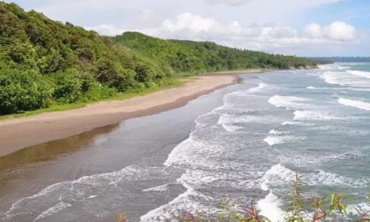 Pantai Sereg, 1. Pantai Apra, 2. Pantai Jayanti, 3. Pelabuhan Jayanti, 4. Pantai Cigebang, 5. Pantai Karang Potong  , 6. Pantai Sereg, 7. Pantai Ciwidig, 8. Pantai Agrabinta, 9. Pantai Cipanglay, 10. Pantai Batu Kukumbung, 11. Pantai Sarongge, 12. Pantai Cieurih, 13. Pantai Sindangbarang, 14. Pantai Lugina, 15. Ciujung Beach, 16. Pantai Rancabuaya, 17. Muara Cisela, 18. Pantai Maleber