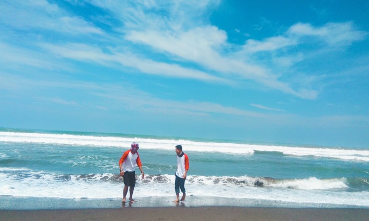 Pantai Sindangbarang via Yanssupriyatna.blogspotcom, 1. Pantai Apra, 2. Pantai Jayanti, 3. Pelabuhan Jayanti, 4. Pantai Cigebang, 5. Pantai Karang Potong  , 6. Pantai Sereg, 7. Pantai Ciwidig, 8. Pantai Agrabinta, 9. Pantai Cipanglay, 10. Pantai Batu Kukumbung, 11. Pantai Sarongge, 12. Pantai Cieurih, 13. Pantai Sindangbarang, 14. Pantai Lugina, 15. Ciujung Beach, 16. Pantai Rancabuaya, 17. Muara Cisela, 18. Pantai Maleber