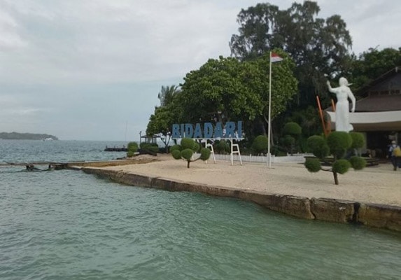 Pantai Pulau Bidadari via Pulau Seribu Traveling, 1. Pantai Pulau Perak, 2. Pantai Cikaya, Pulau Karya, 3. Pantai Pasir Perawan, 4. Pantai Pulau Pramuka, 5. Pantai Pulau Tidung, 6. Pantai Karnaval Ancol, 7. Pantai Anyer, 8. Pantai Carita, 9. Pantai Tanjung Layar, 10. Pantai Marina Ancol, 11. Pantai Tanjung Lesung, 12. Pantai Tanjung Pasir, 13. Pantai Mekar, 14. Pantai Pulau Bidadari, 15. Pantai Lontar, 16. Pantai Marunda, 17. Pantai Sawarna, 18. Teluk Jakarta