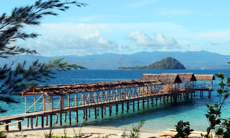 Pulau Saronde, 1. Pantai Mohupomba, 2. Pantai Pulau Diyonumo, 3. Pantai Pulau Cinta, 4. Pantai Langala, 5. Pantai Bolihutuo, 6. Pulau Saronde, 7. Pantai Kurenai, 8. Pantai Dunu, 9. Pantai Ratu Tenilo, 10. Pantai Mananggu, 11. Teluk Tomini, 12. Taman Laut Olele, 13. Pantai Botubarani, 14. Pantai Pasir Putih Leato, 14. Pantai Tangga 2000, 15. Pantai Indah Boalemo
