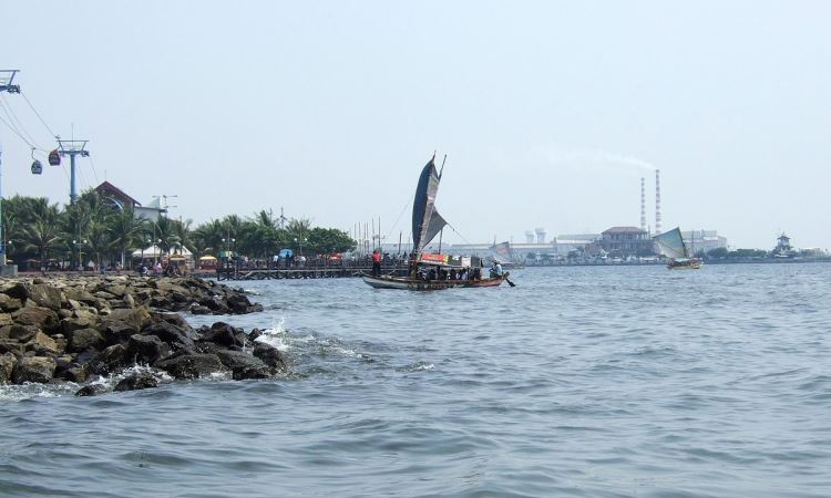 Teluk Jakarta via Wikipedia, 1. Pantai Pulau Perak, 2. Pantai Cikaya, Pulau Karya, 3. Pantai Pasir Perawan, 4. Pantai Pulau Pramuka, 5. Pantai Pulau Tidung, 6. Pantai Karnaval Ancol, 7. Pantai Anyer, 8. Pantai Carita, 9. Pantai Tanjung Layar, 10. Pantai Marina Ancol, 11. Pantai Tanjung Lesung, 12. Pantai Tanjung Pasir, 13. Pantai Mekar, 14. Pantai Pulau Bidadari, 15. Pantai Lontar, 16. Pantai Marunda, 17. Pantai Sawarna, 18. Teluk Jakarta